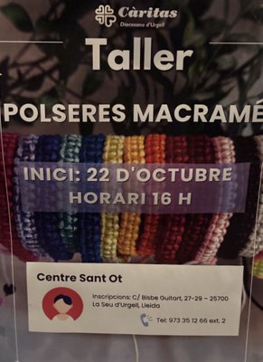 Taller de polseres de macramé, a la Seu d'Urgell