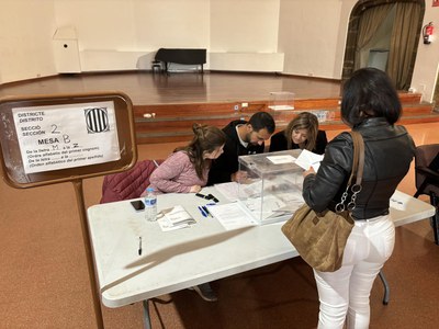Mesa electoral a la Sala de Sant Domènec de la Seu d'Urgell