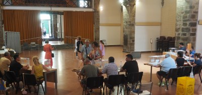 Votants al col·legi electoral de la Sala de Sant Domènec de la Seu d'Urgell, aquest diumenge