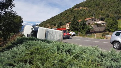 Accident a l'N-260 davant del polígon industrial (Foto: Joan Girau)