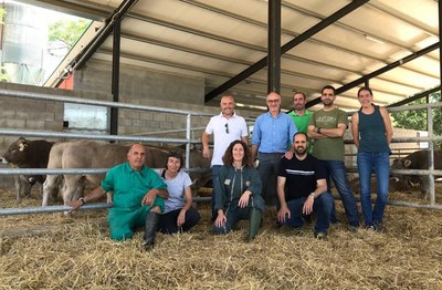 El director d’Agricultura d’Andorra amb l’equip del Centre de Testatge de la Februpi, juntament amb tècnics i ramaders andorrans i catalans (Foto: Februpi)