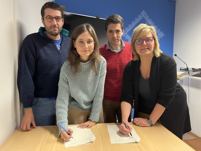 Bernat Lavaquiol, Núria Valls, Joan Barrera i Gemma To certifiquen l'acord entre Compromís i la CUP per al pressupost 2024 de l'Ajuntament de la Seu d'Urgell