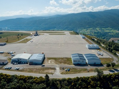 Vista aèria de les instal·lacions de l'Aeroport Andorra-la Seu (TES)