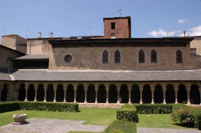 El Museu Diocesà d'Urgell està format per dues edificacions: el Deganat a l’ala sud del claustre i l’església de la Pietat a l’ala oest (Foto: Ajuntament de la Seu)