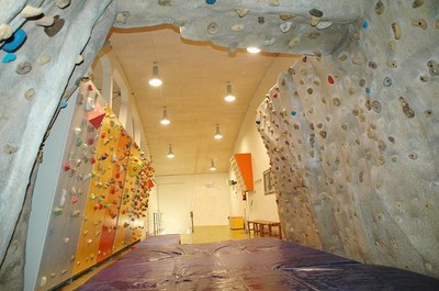 Búlder d'escalada del Pavelló Poliesportiu de la Seu