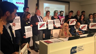 Batlles catalans en contra de l'empresonament del Govern català (Foto: ACM)