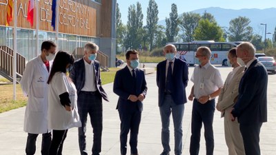 Pere Aragonès, amb Josep M. Argimon, en una visita a Puigcerdà l'agost passat (ACN / arxiu)