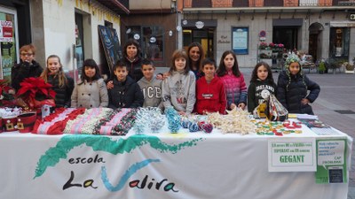 Parada d'alumnes de l'Escola La Valira al mercat de la Seu