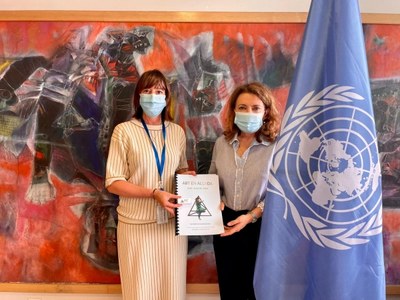 Lliurament del dossier de la candidatura de Sant Julià de Lòria per formar part de la xarxa de ciutats creatives de la UNESCO (Foto: Govern d'Andorra)