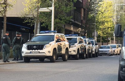 Vehicles de la Guàrdia Civil a la Seu (Foto: Adrià Rubio)
