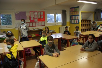 Alumnes a l'interior d'una aula de l'Escola Andorrana de Sant Julià de Lòria (Foto: ACN)