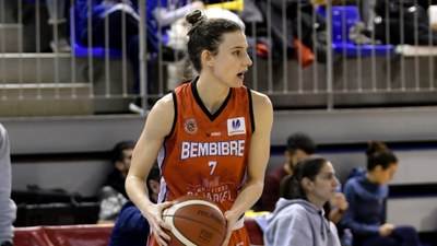 Anna Palma, en un partit amb el Pajariel Bembibre al Palau d'Esports de la Seu (Foto: Agustí Peña)
