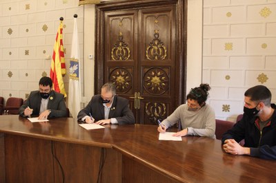 Signatura de l'acord pel pressupost 2021 de l'Ajuntament de la Seu per part de l'equip de govern i la CUP
