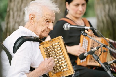 Artur Blasco, amb Cati Plana, en un concert al Dansàneu aquest estiu passat (Foto: Dansàneu)