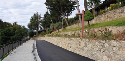 Asfaltatge del Camí de Sant Isidre (Foto: Llorenç Estival)
