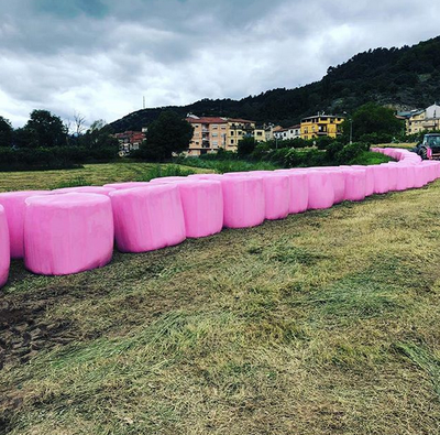 Bales de palla solidàries (Foto: Ramaderia Ca l'Andreu)
