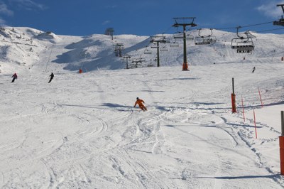 Els primers esquiadors estrenen la temporada 2022-2023 a Baqueira Beret (Foto: ACN)