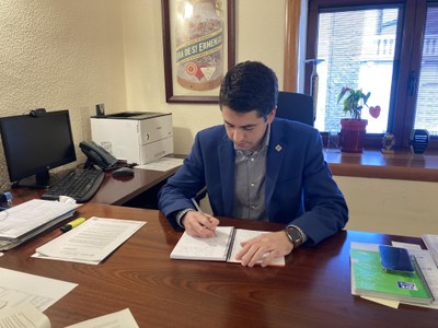 Joan Barrera, al despatx d'Alcaldia de l'Ajuntament de la Seu