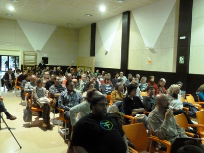 Públic assistent a un dels debats de la jornada (Foto: IECAU)