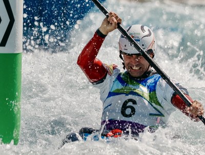 Manu Ochoa, a la competició de caiac cros dels Campionats d'Europa 2026 d'eslàlom, a Ivrea (Foto: RFEP)
