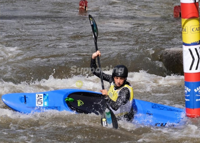 Mònica Doria, en una competició de caiac cross al Parc Olímpic del Segre (Foto: Creand Supporting)