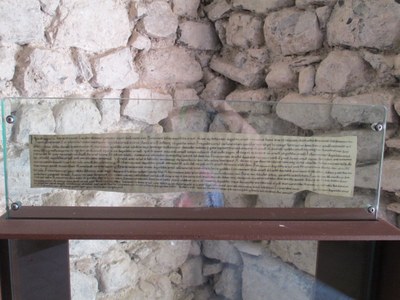 Reproducció dels Greuges de Guitard Isarn que es pot veure a l'església de Sant Serni de Cabó (Foto: ACN)