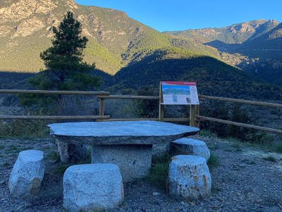 Mirador al poble d'Arsèguel (Foto: Camina Pirineus)