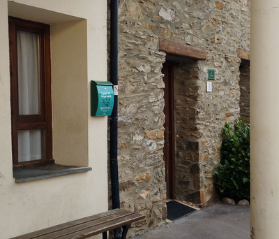 Bústia ubicada a tocar del consultori mèdic del Pla de Sant Tirs (Foto: Consell Comarcal de l'Alt Urgell)