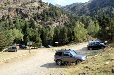 L'aparcament d'accés a la Pica d'Estats, mig buit, aquest dijous (Foto: ACN)