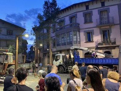 Plantada del Pi, a l'inici de la Festa Major de Castellciutat 2023