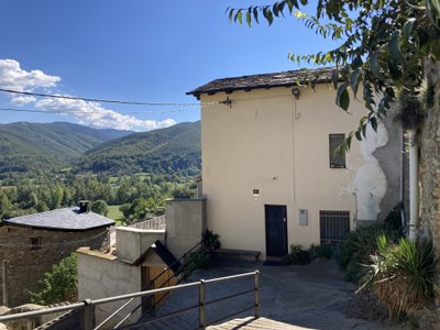Façana de la casa on es pintarà el nou mural urbà de Castellciutat
