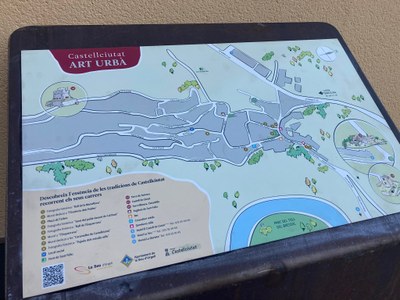 Plafó informatiu, a l'entrada de Castellciutat, per donar a conèixer el patrimoni i l'art urbà del poble