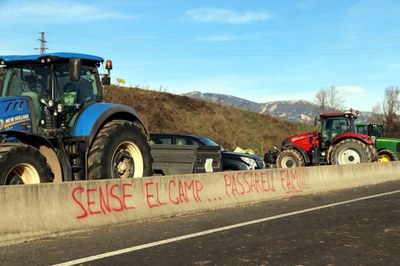 El tall de la C-16 a prop de Berga aquest dilluns al matí, cinquè dia consecutiu de la protesta (Foto: ACN)