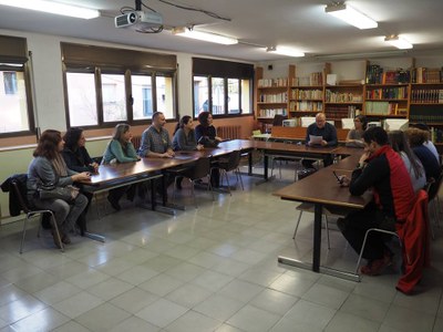 Lliurament de signatures de suport a l'Escola Albert Vives 