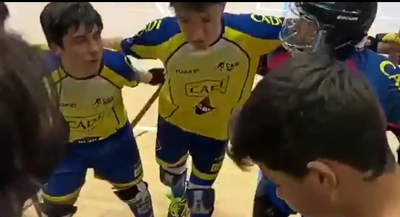 L'equip infantil del CHPA Cadí, just abans de la seva reaparició en competició (@chpacadi_hoquei)