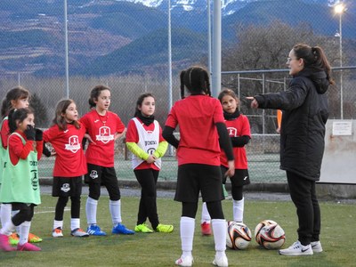 Entrenament de futbol femení de base, aquest mes passat, al Camp Municipal Emili Vicente (Futpro Academy)