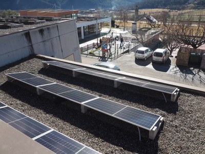 Plaques solars instal·lades al terrat de l'Espai Dinosfera de Coll de Nargó