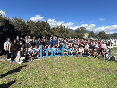 Fotografia de grup de l'acte de col·locació de la primera pedra d'INEFC Pirineus (Foto: RàdioSeu)
