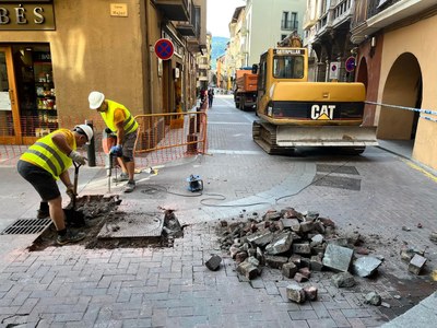 Inici de les obres del carrer Major de la Seu d'Urgell