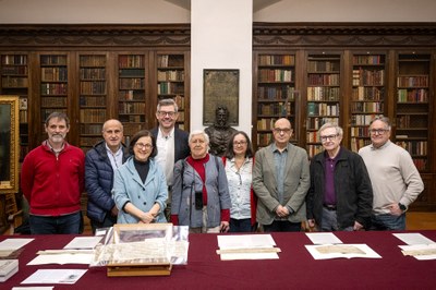 Membres de l'Associació d'Amics de la Vall de Caboet impulsen la commemoració dels 920 anys de la redacció dels Greuges de Guitard Isarn (Foto: Biblioteca de Catalunya/Oriol Miralles)