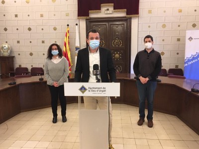 Carlota Valls, Òscar Ordeig i Joan Barrera, a la roda de premsa de Compromís X La Seu
