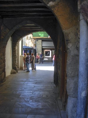 Taula de la Carn, als porxos del carrer Major de la Seu (Foto: Compromís X LaSeu)