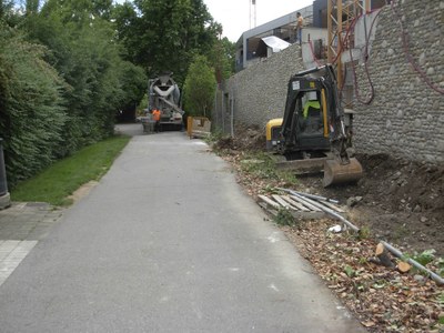 Obres a la Baixada del Molí de la Seu, vora del Parc del Segre