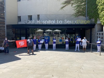 Concentració de la Intersindical-CSC davant del Sant Hospital de la Seu