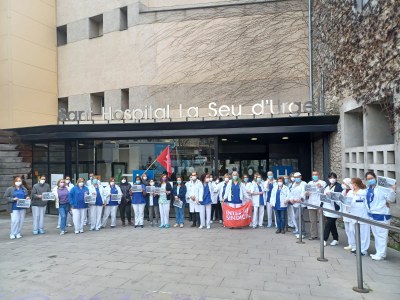 Concentració del personal sanitari davant el Sant Hospital amb motiu del 8-M (Foto: Comitè Empresa FSH)