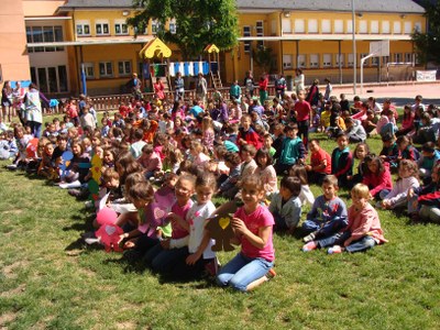 Escola Pau Claris - Bring back our girls