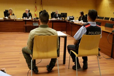 Judici a un home acusat de calar foc a un bar de Puigcerdà (Foto: ACN)