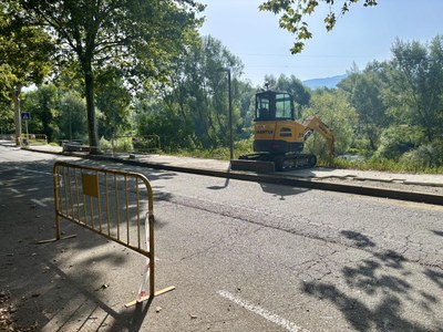 Obres d'arranjament de la vorera del cinyell verd de la Seu d'Urgell