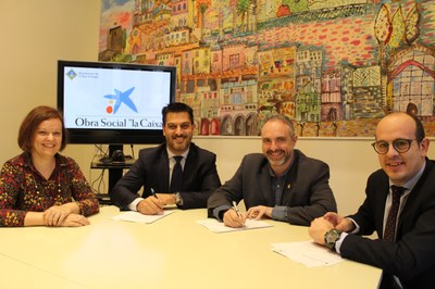 Signatura del conveni entre l'Obra Social 'la Caixa' i l'Escola Municipal de Música de la Seu (Foto: Ajuntament de la Seu)