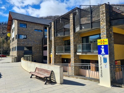 Oficina de Turisme del Pallars Sobirà, a la seu del Consell Comarcal a Sort (Foto: ACN)